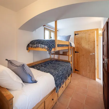 The Indigo Windmill Retreat, Peniche *